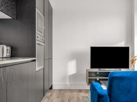 Dentro|North Acton|Greater London|London West End