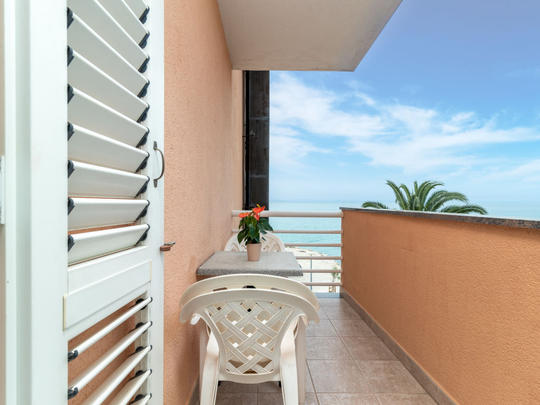 Lomahuoneisto Apartman 15, Kroatia, Keski-Dalmatia, Podstrana, Terassi