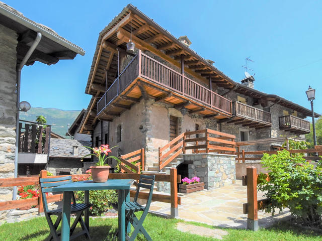 House/Residence|Les Cors|Aosta Valley|Fenis