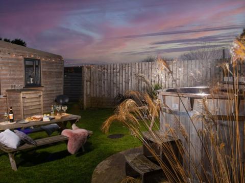 House/Residence|Wheal Rose Hot Tub Lodge|South-West|Helston