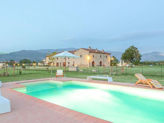 Casa vacanze e villa con piscina Arezzo Cortona e dintorni