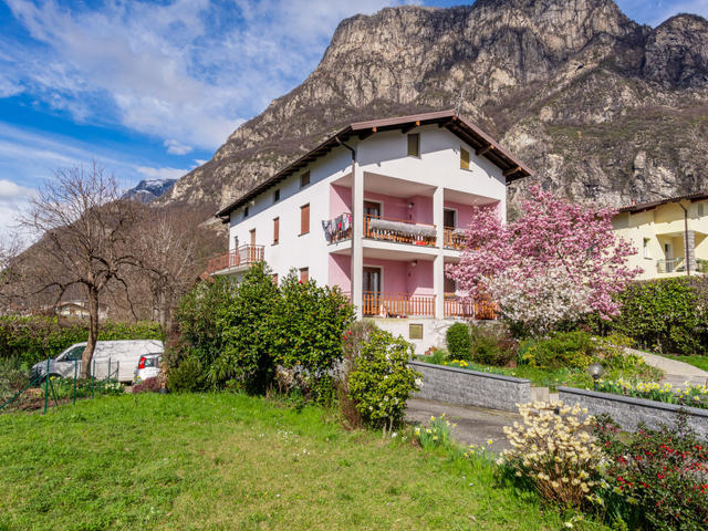 Talo/taloryhmä|Manuela|Lago di Como|Lago di Mezzola