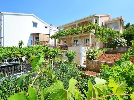 Lomahuoneisto Snježana, Kroatia, Keski-Dalmatia, Trogir/Arbanija, Ulkotilat