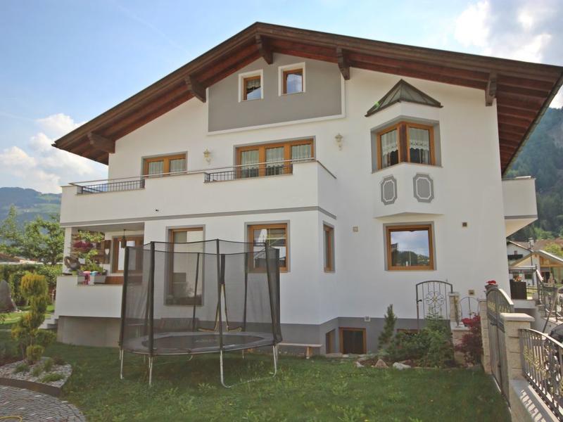 Hus/ Residence|Handle|Oberinntal|Ried im Oberinntal