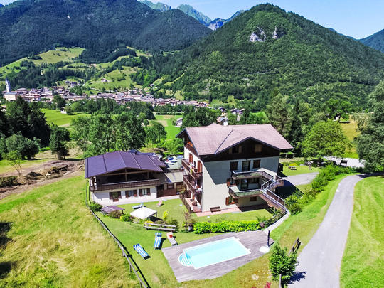 Lomahuoneisto Lembondel, Italia, Lago di Ledro, Tiarno di Sotto, Talo