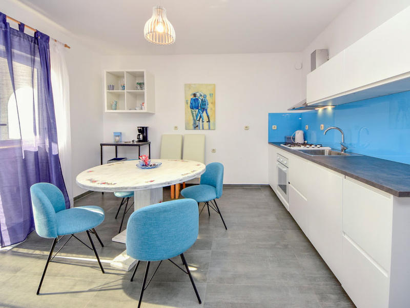 Inside|Dorotea|Central Dalmatia|Makarska