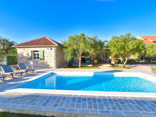 Lomatalo Mate Ceko, Kroatia, Pohjois-Dalmatia, Zadar/Sukošan, Ulkotilat