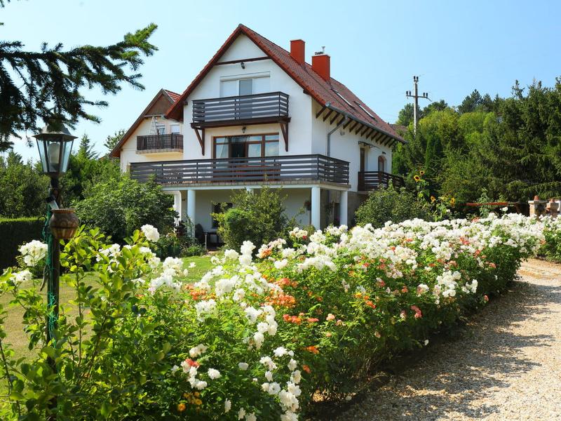 Maison / Résidence de vacances|Rosa|Lac Balaton rive nord|Balatonalmadi/Felsoors