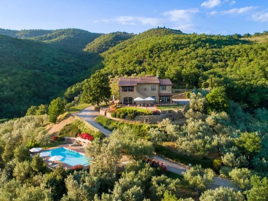 Casa vacanze e villa con piscina Arezzo Cortona e dintorni