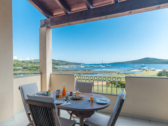 L'Albero Magico - Casa vacanza in uno stazzo con vista mare nella campagna  tra Santa Teresa e Palau