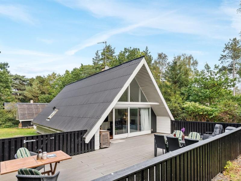 Hus/ Residence|"Lillesol" - 400m from the sea in Bornholm|Bornholm|Aakirkeby
