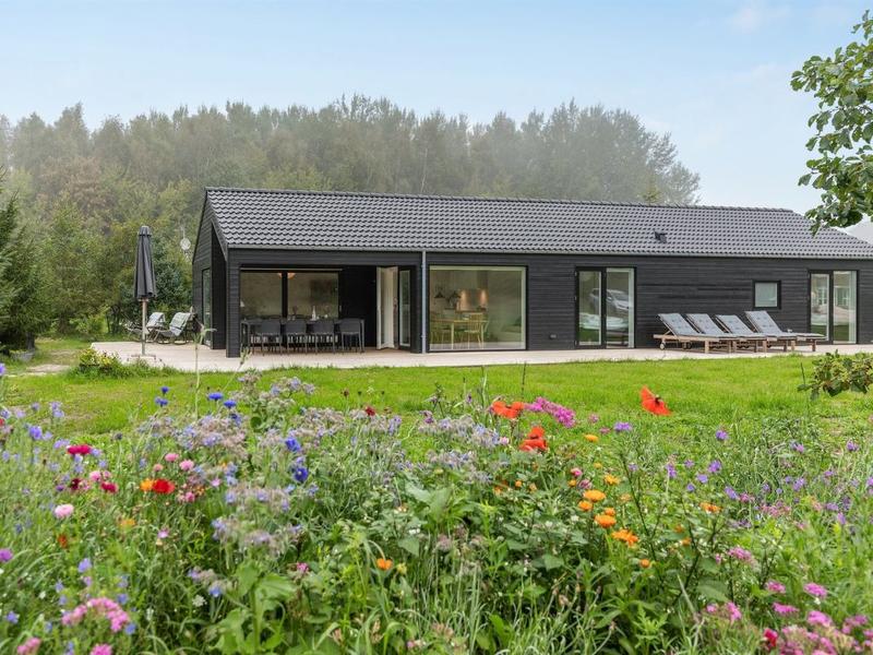Hus/ Residence|"Iivo" - 350m from the sea in Bornholm|Bornholm|Aakirkeby