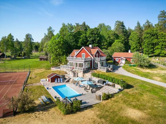 Casa Skarpsätter Sportgård, Svezia, Södermanland, Södermanland, Piscina esterna