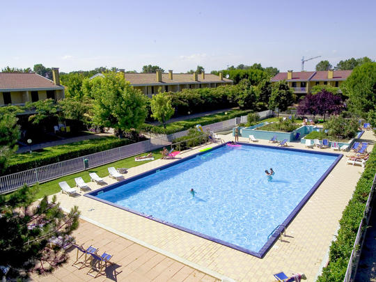 Lomatalo Villaggio dei Fiori, Italia, Veneto, Bibione, Ulkouima-allas