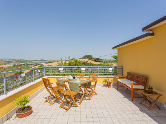 Lomatalo Erika, Italia, Marche, Ripatransone, Terassi