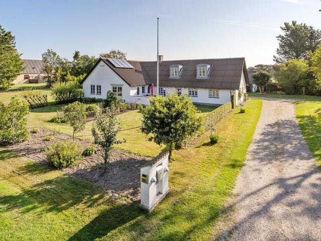 House/Residence|"Rebecca" - 1.5km from the sea|Northeast Jutland|Hals