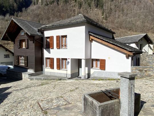 Appartement Della Posta Cervo Giardino, Zwitserland, Misox, Rossa, Huis