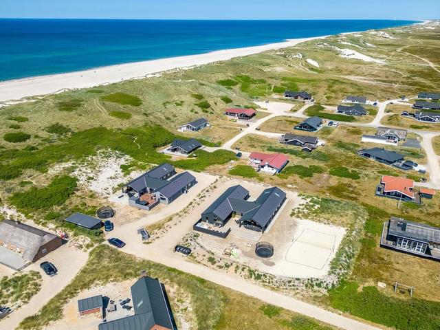 Talo/taloryhmä|"Nedelka" - 100m from the sea|Jyllannin länsirannikko|Hvide Sande