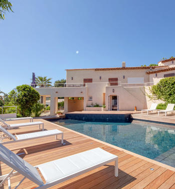 Last Minute Holidays – Spacious Villas 