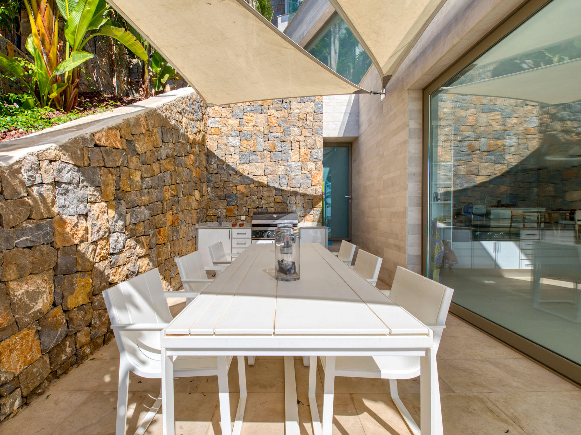 Find Last Minute Homes with BBQ 