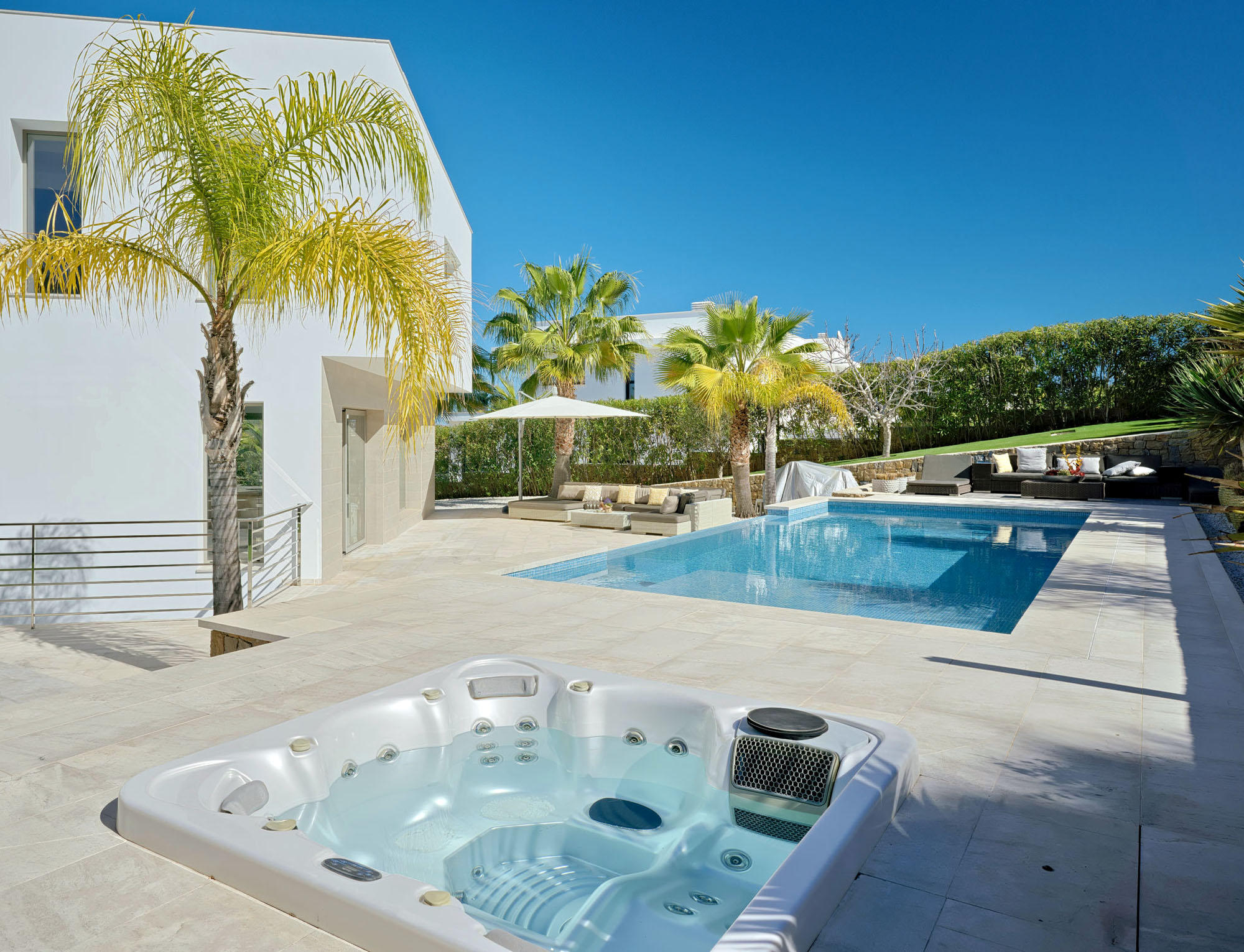 Find Last Minute Homes with Hot Tub
