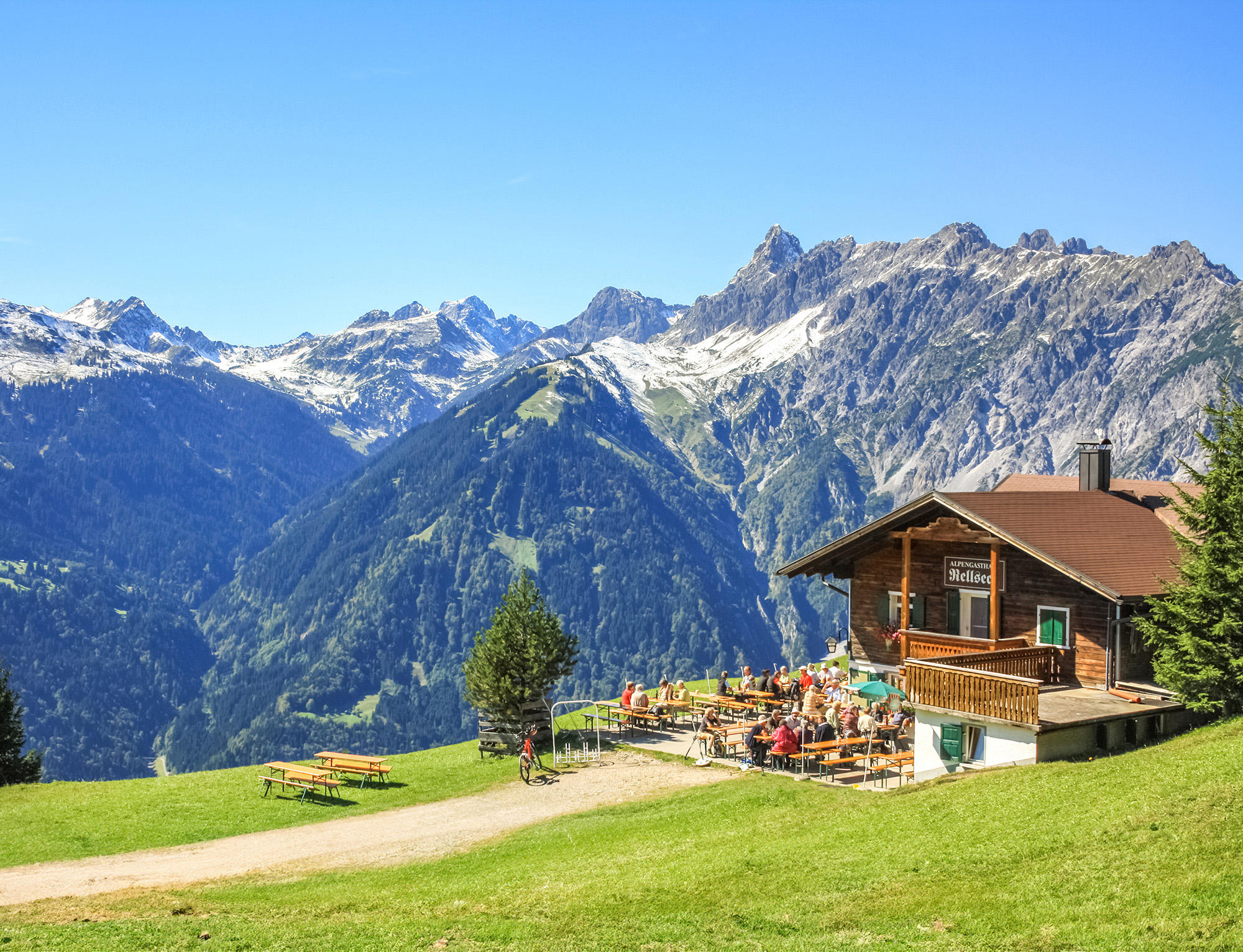 Warm welcome and good food in the Austrian Alps