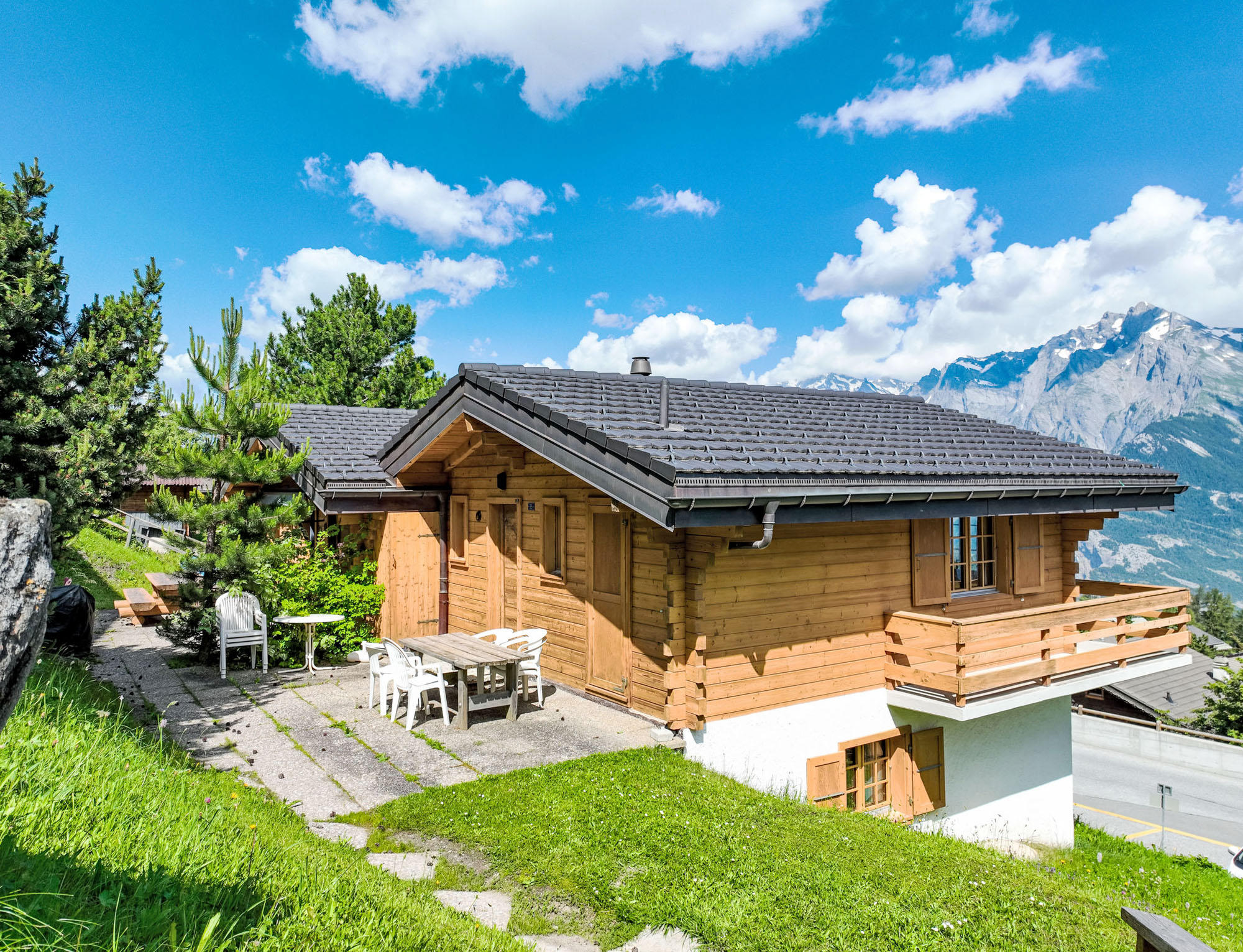 Pet-Friendly Stay - Hiking Trails Nearby