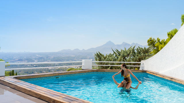 Semesterhus med pool