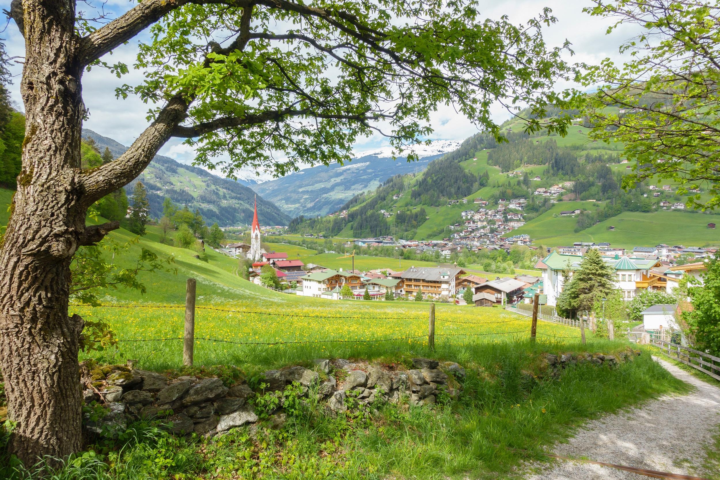Österreich-Hippach-Dorf