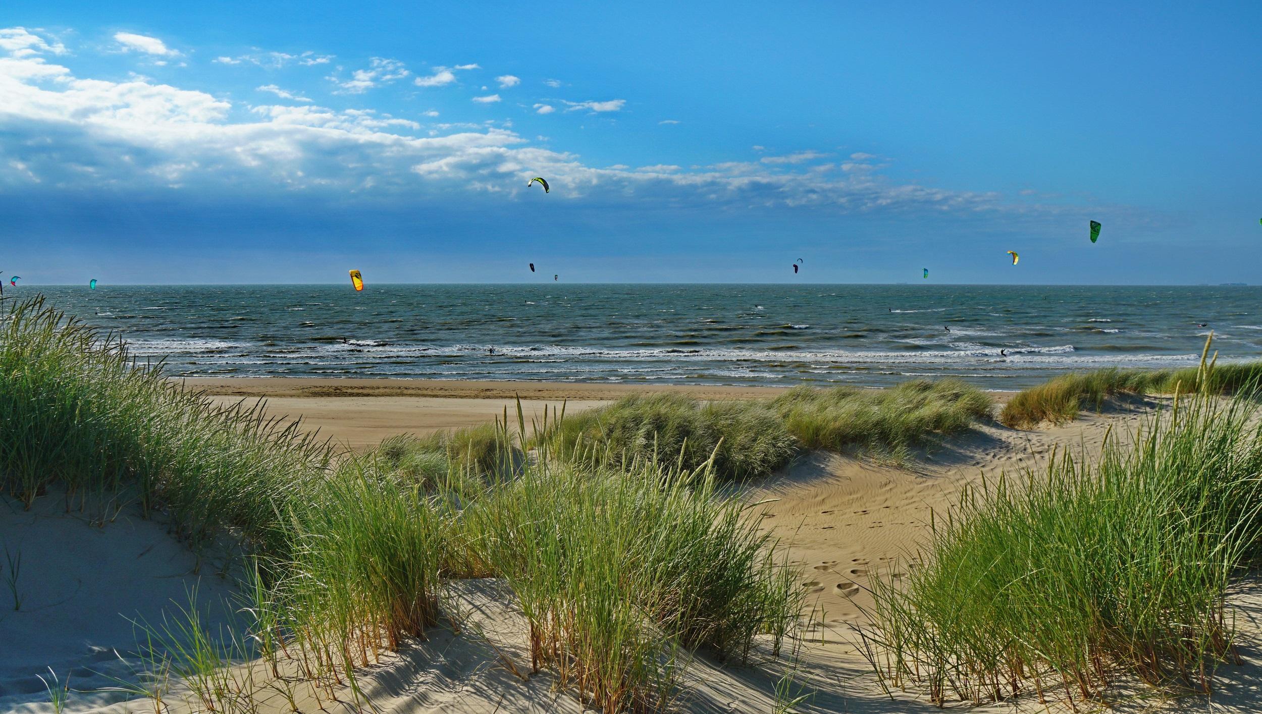 België Windsurfers in De Haan