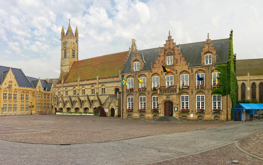 Belgien Nieuwpoort Rathaus