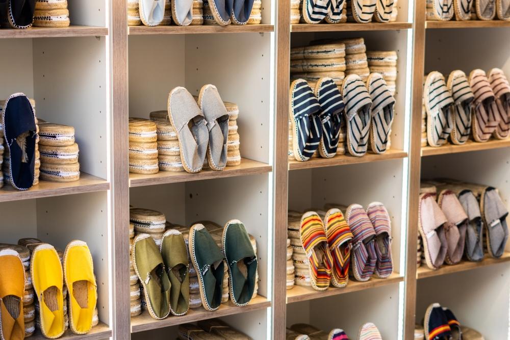 kleurige espadrilles