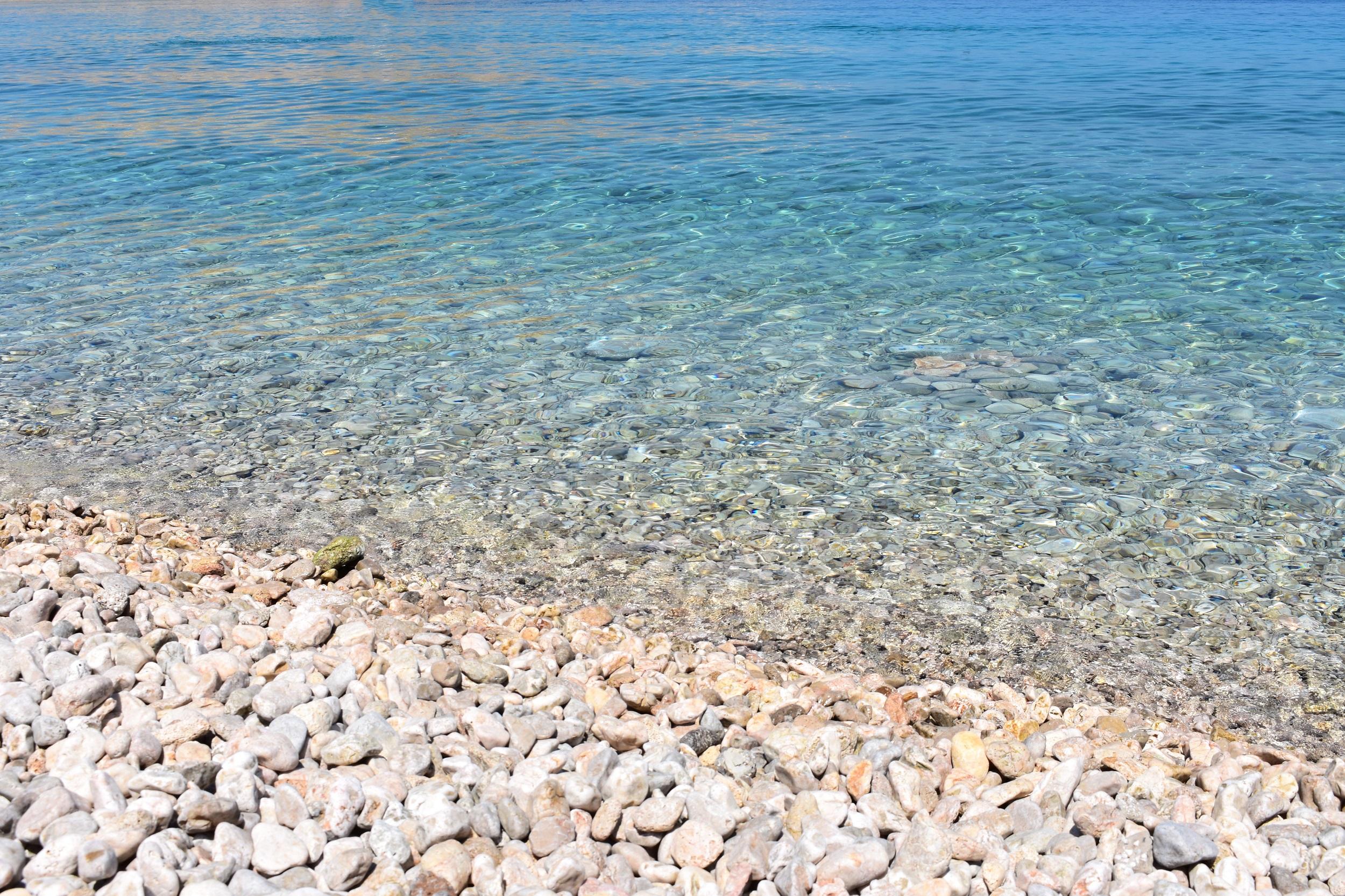croatie-mer-plage-rocheuse