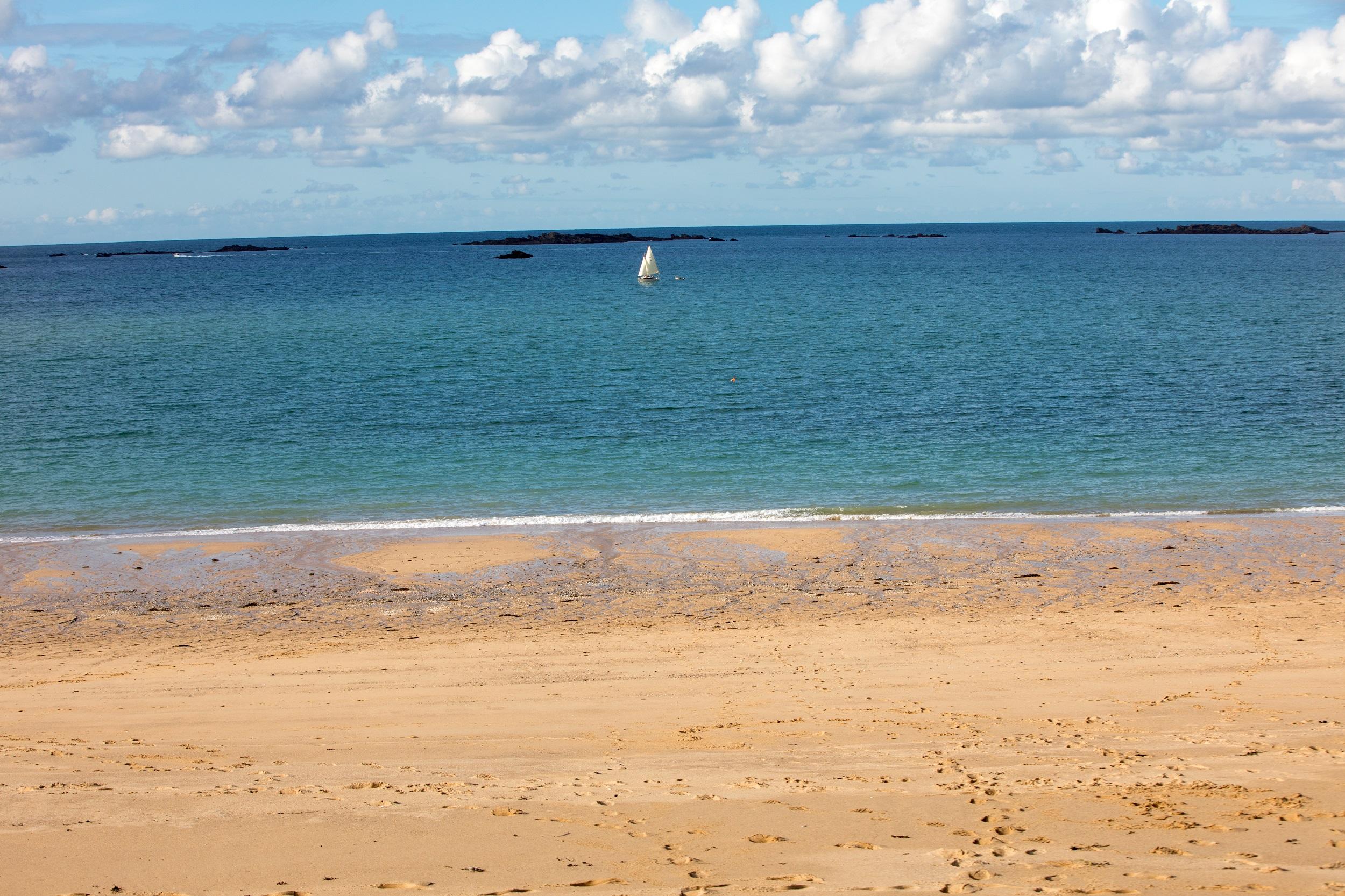 Sandstrand der Smaragdküste, Frankreich