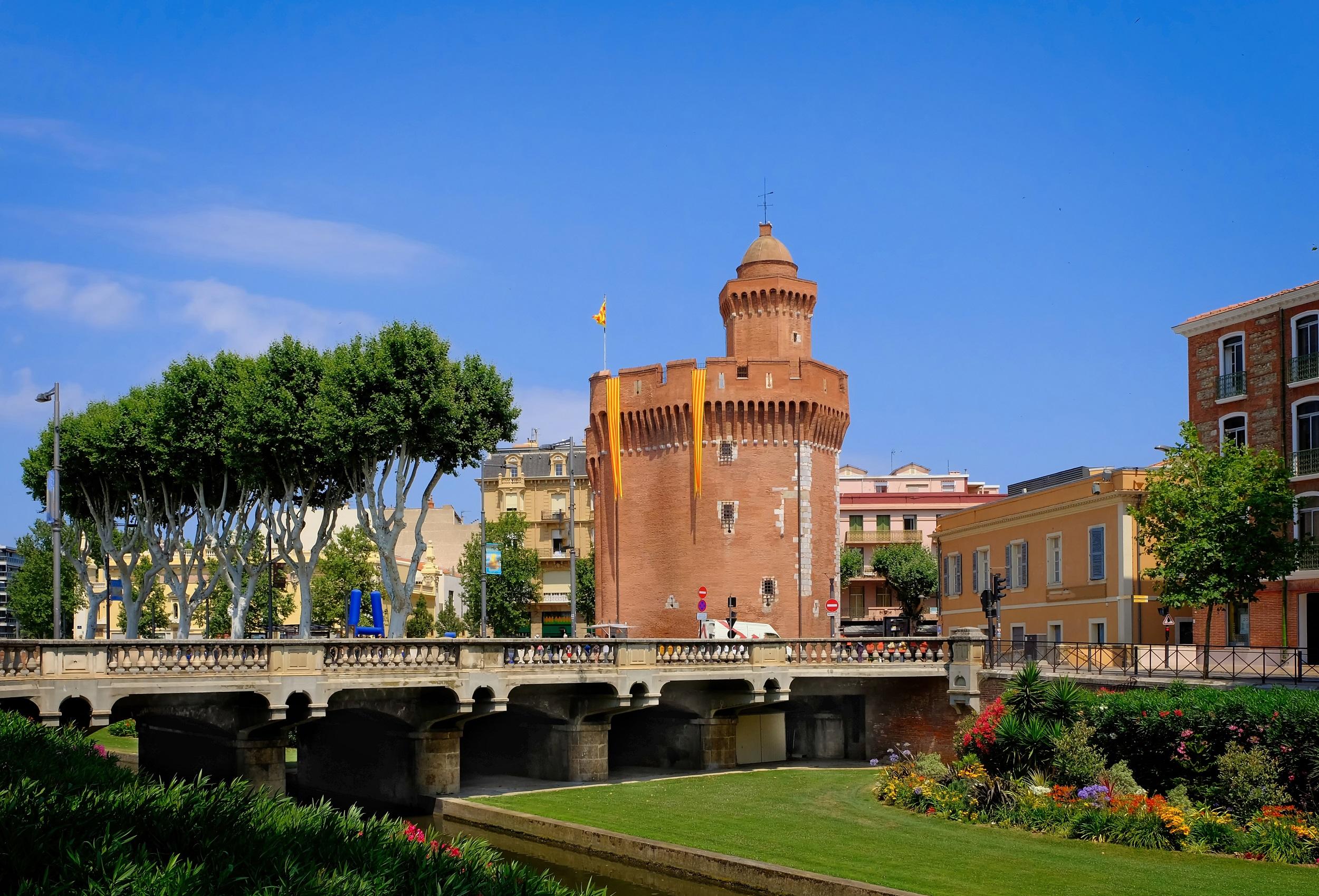 Frankreich-le-castillet-in-perpignan