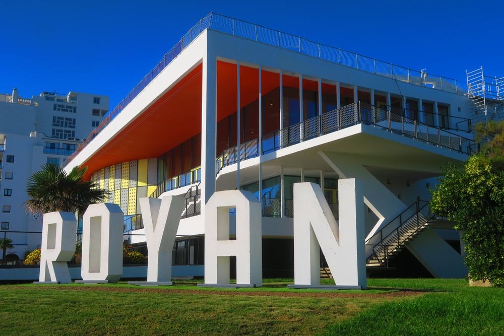 Frankreich Stadtzeichen Kongresszentrum Royan