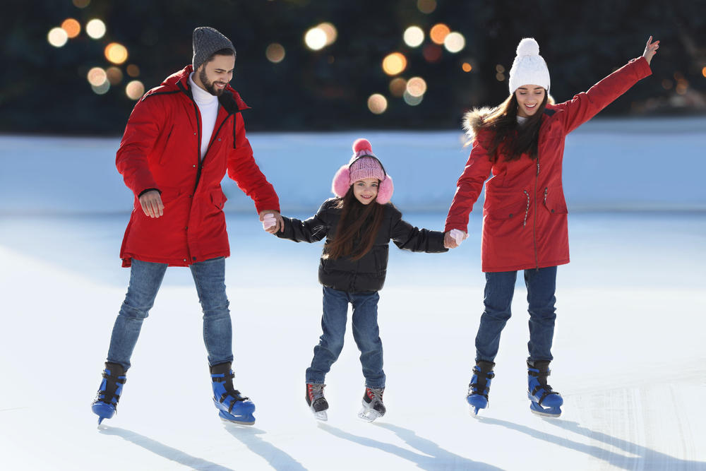 Eislaufende Familie