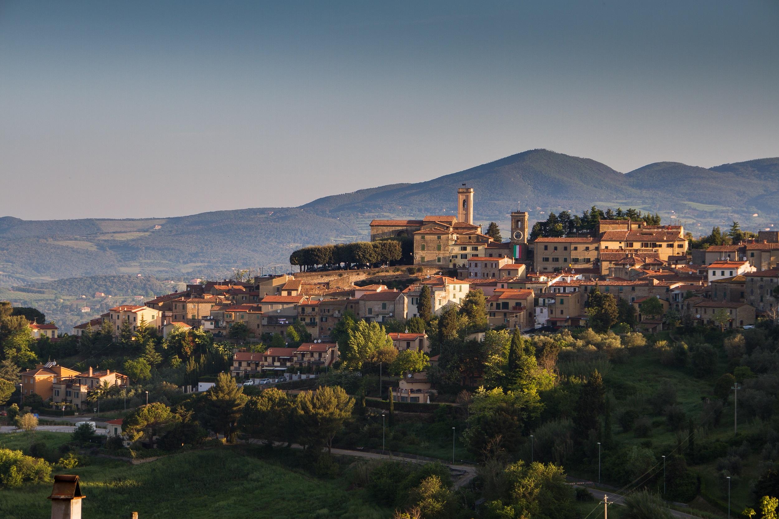 italie-montescudaio-village