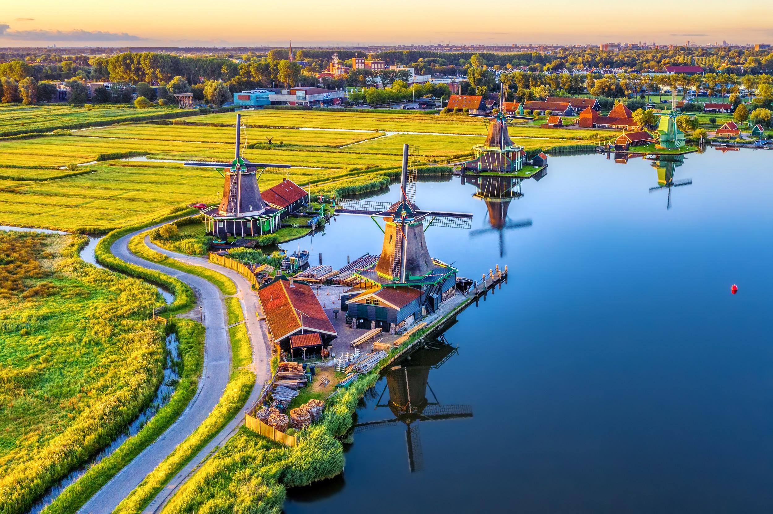 Windmolen velden in Noord-Holland, Nederland