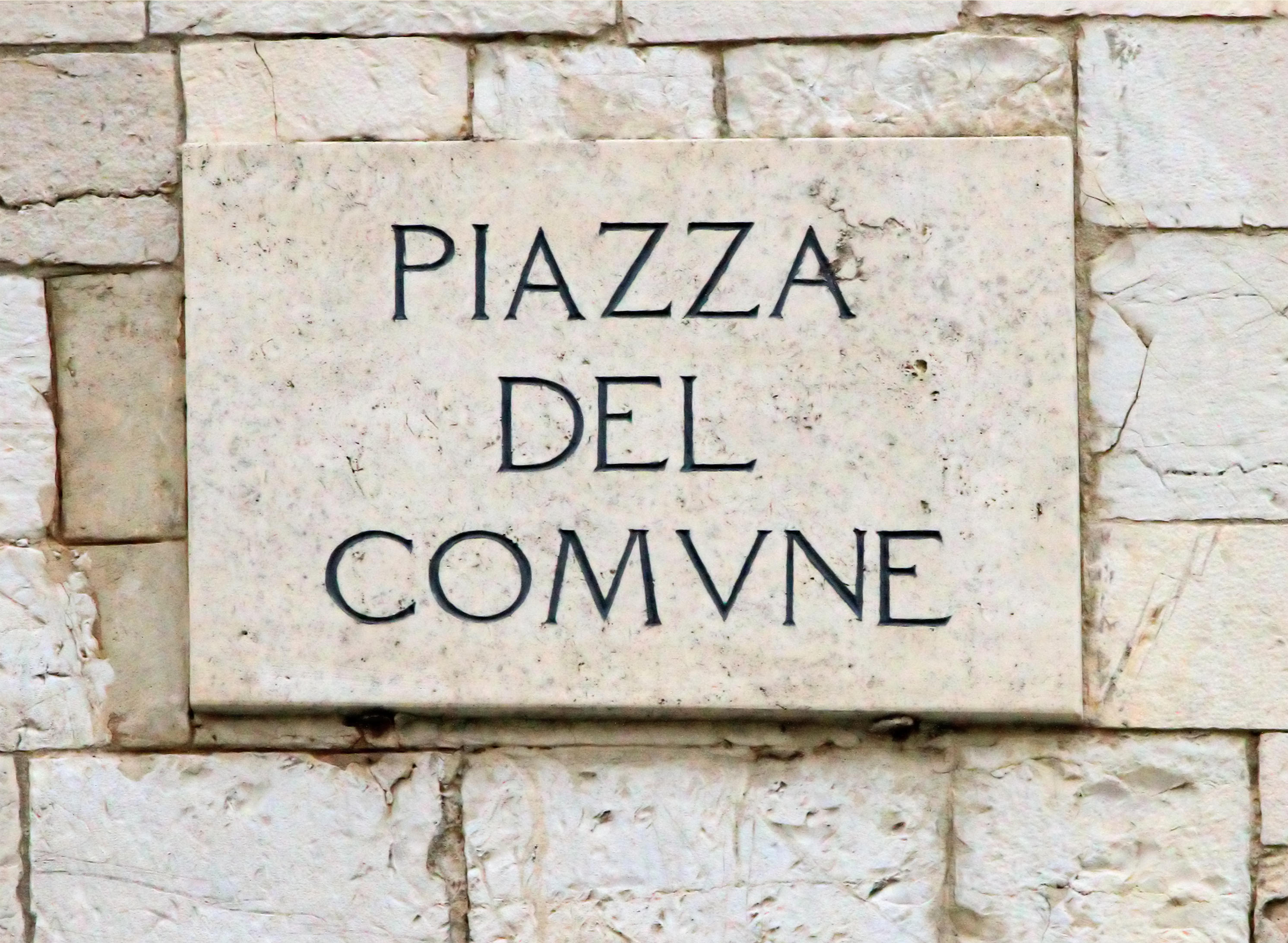 Piazza-del-Comune-Schild