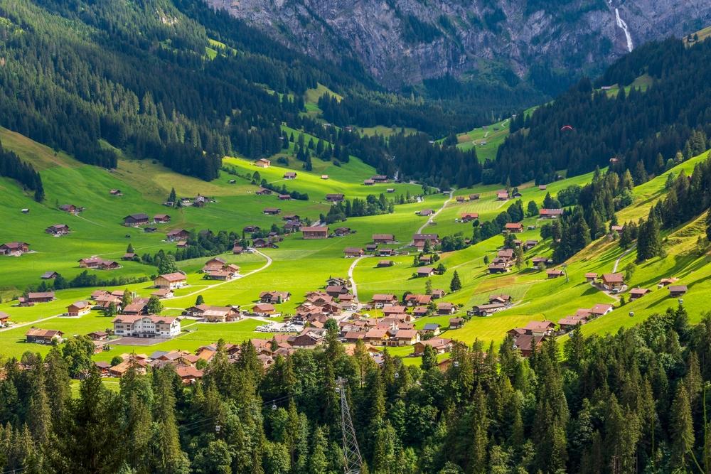 Aussicht auf das Dorf Adelboden, Schweiz