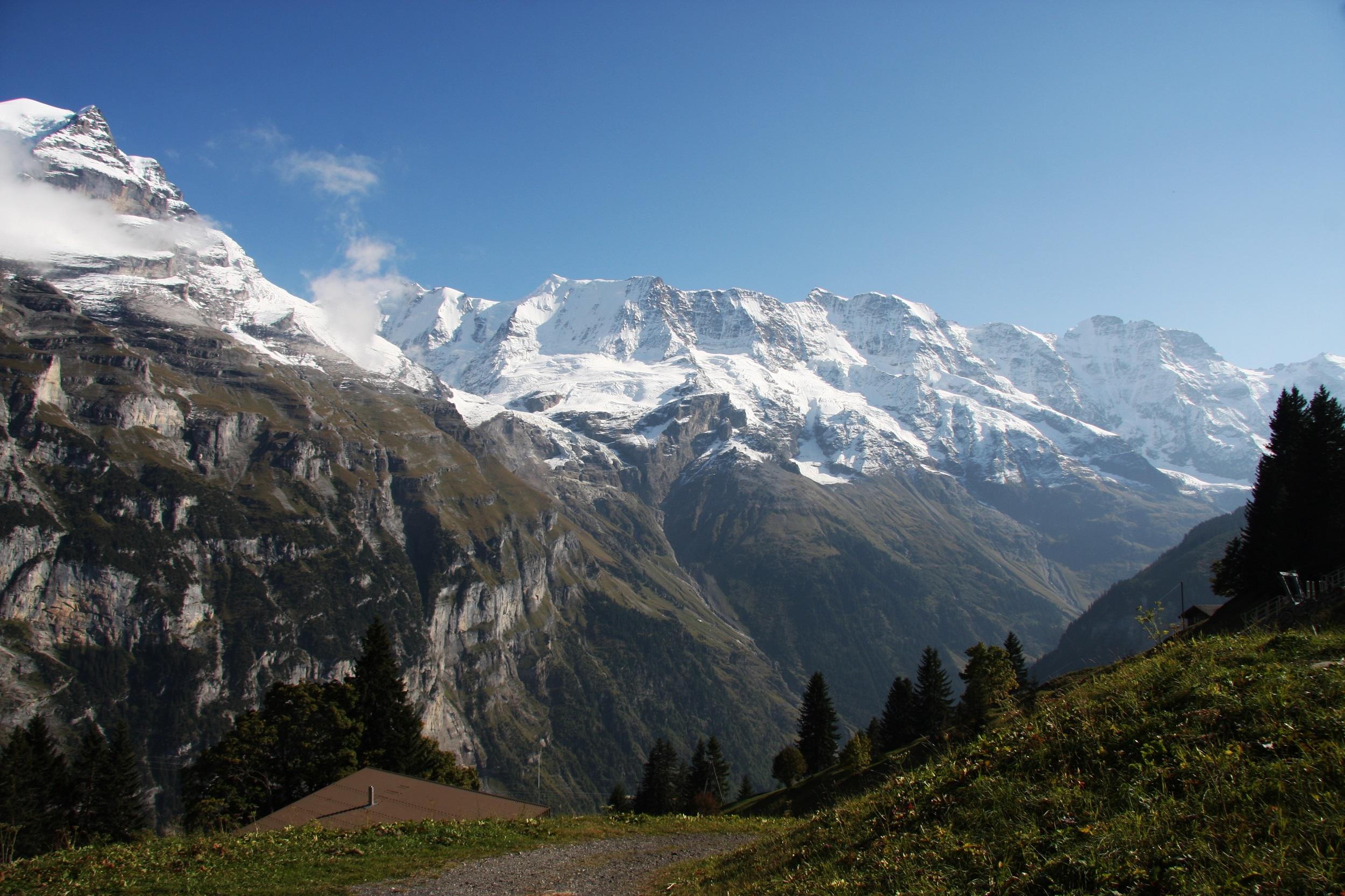 Besneeuwde bergen in Jura, Zwitserland