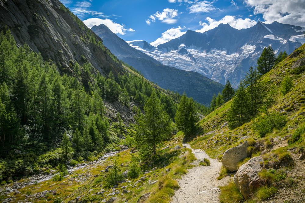 Sentier de randonnée à Saas-Almagell, Suisse