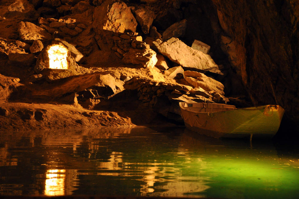 Schweiz Sankt Leonhard unterirdischer See