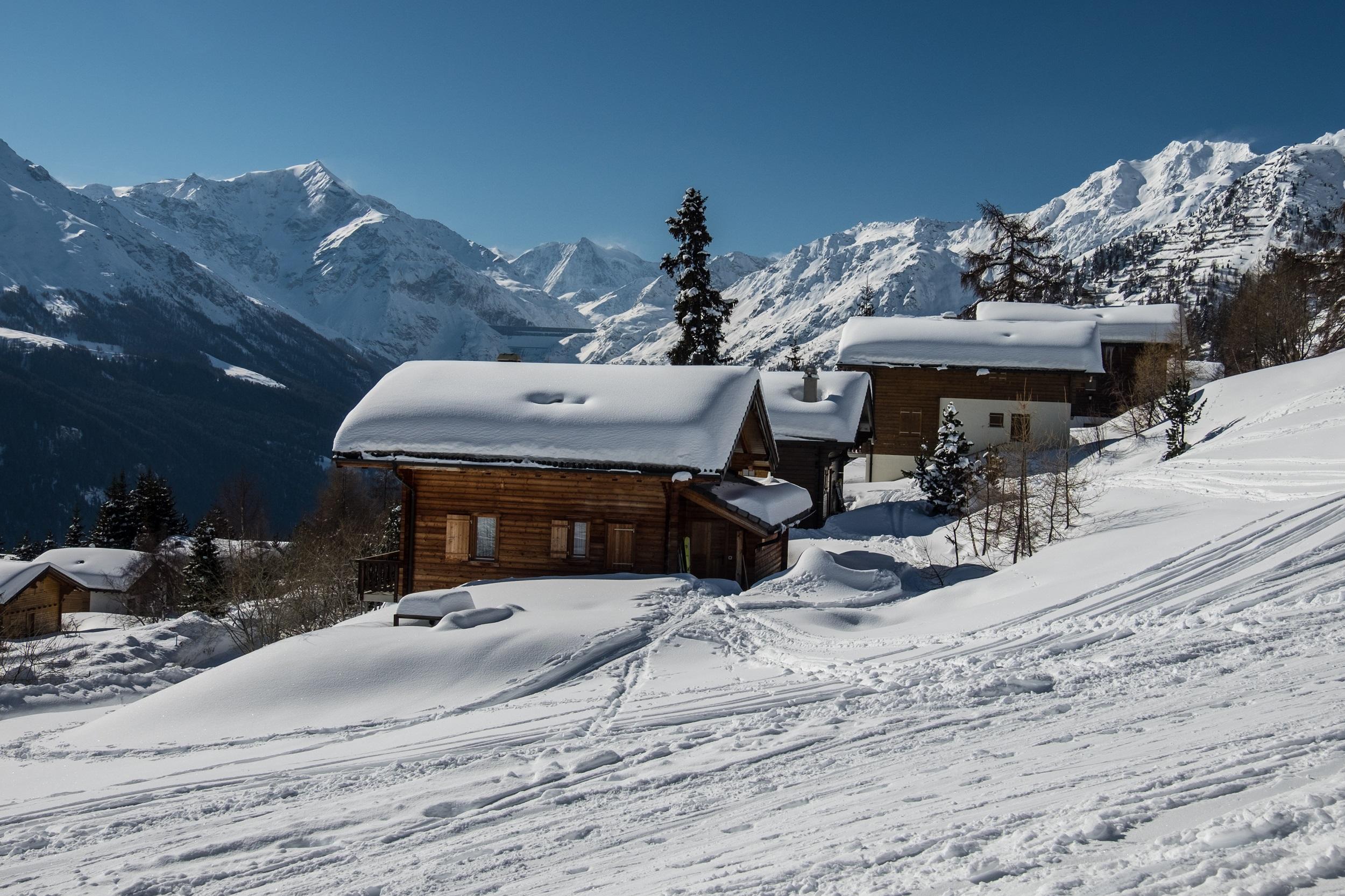 Schweiz-Verbier-Winter-Chalets