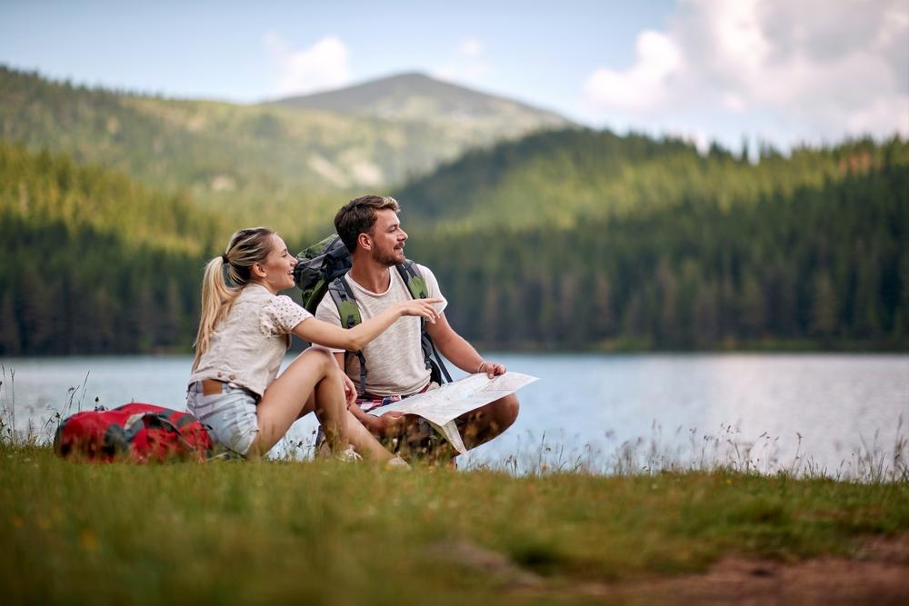 Touristenpaar See Sommer